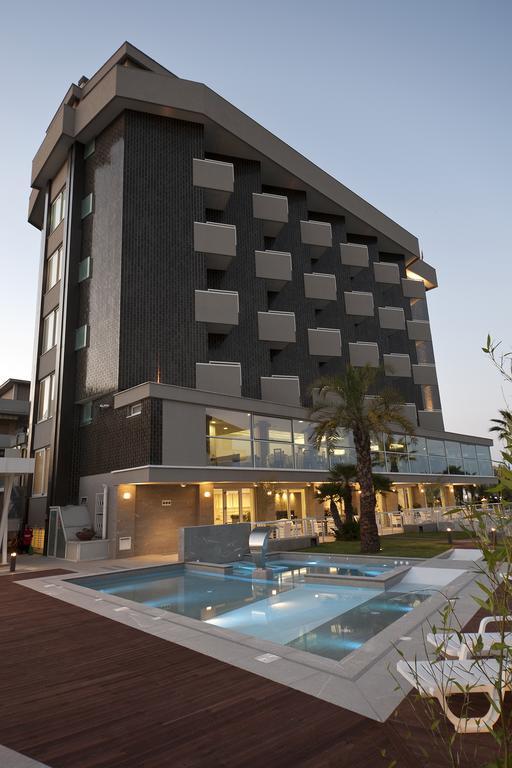 Hotel Eden อัลบา อาดริอาติกา ภายนอก รูปภาพ