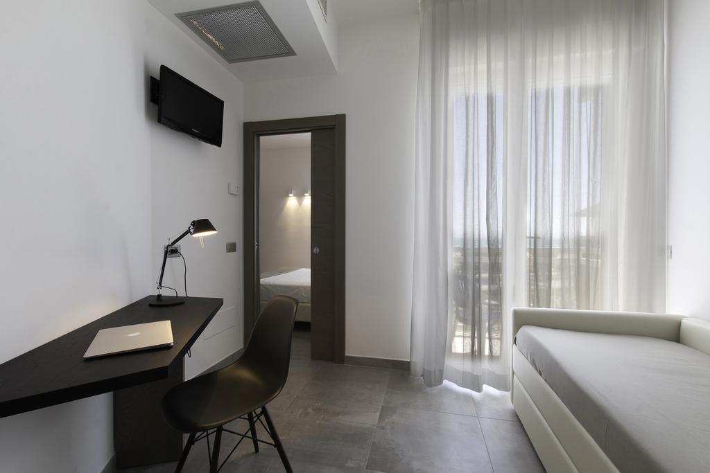 Hotel Eden อัลบา อาดริอาติกา ภายนอก รูปภาพ